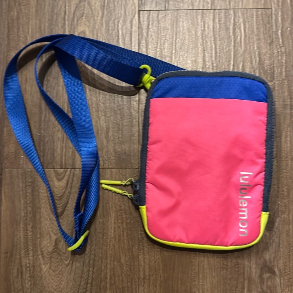 NWOT Lululemon Neon Crossbody or Belt Bag